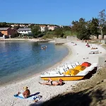 With A Parking Space - 7664 Apartman Pula