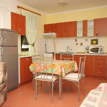 Apartment With A Parking Space - 7664 Pula