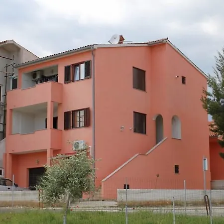 With A Parking Space - 7664 Pula