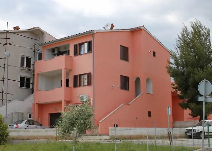 With A Parking Space - 7664 Pula